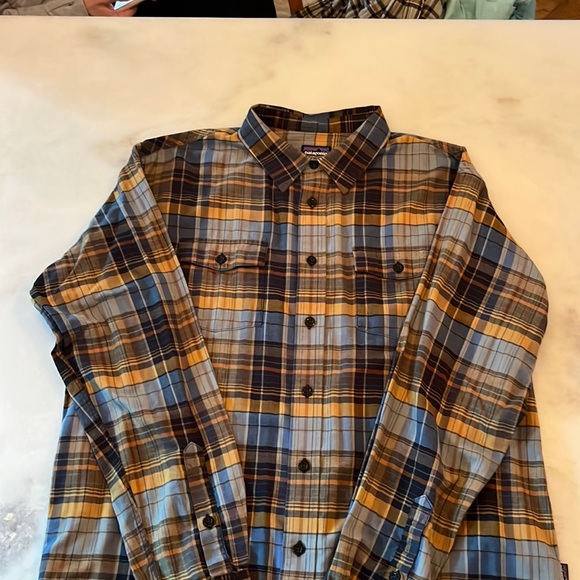 Patagonia long sleeve button down shirt. - Picture 1 of 2